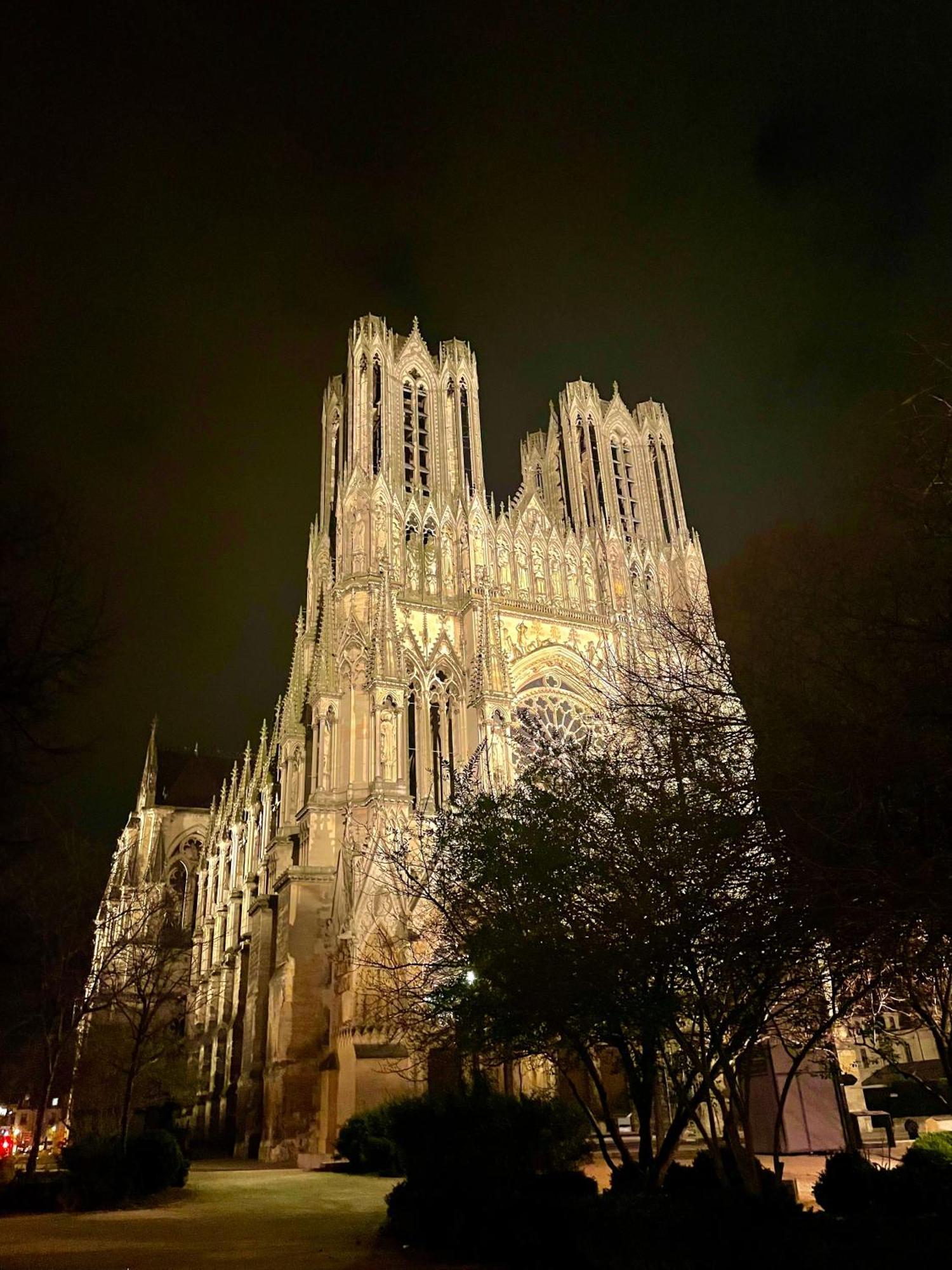Champagne Des Anges - Proche Cathedrale De Reims Apartment Luaran gambar